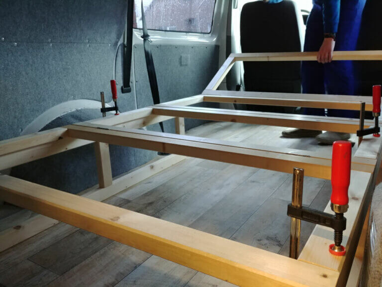 Verwunderlich Wohnwagen Bett Selber Bauen Bilder